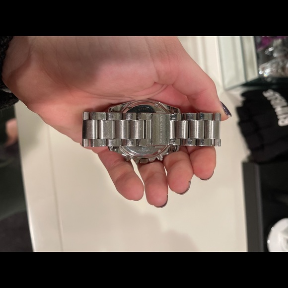 Michael Kors Watch - Picture 4 of 4